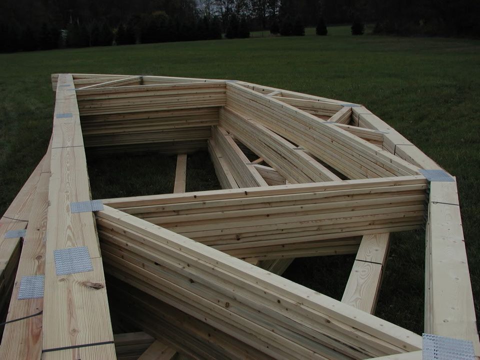 50' main trusses weighing 1000 lbs each.